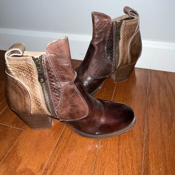 Roan dark leather ankle boots size 6.5 - Picture 2 of 3